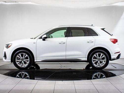 2022 Audi Q3 45 S line Premium