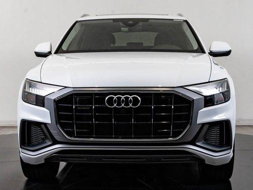 Glacier White Metallic 2023 Audi Q8 55 Premium Plus