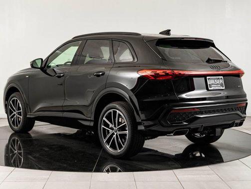 Mythos Black Metallic 2026 Audi Q5 Premium Plus TFSI quattro S tronic