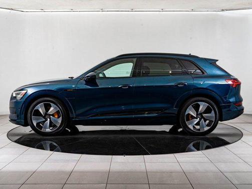 Galaxy Blue Metallic 2022 Audi e-tron Premium Plus