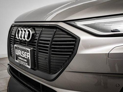 2021 Audi e-tron Premium Plus