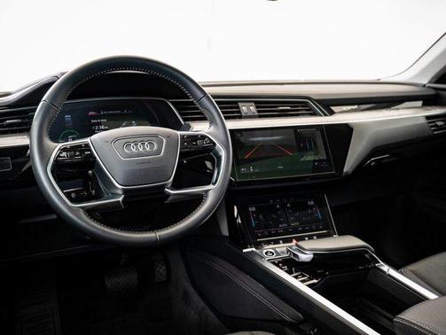 2021 Audi e-tron Premium Plus