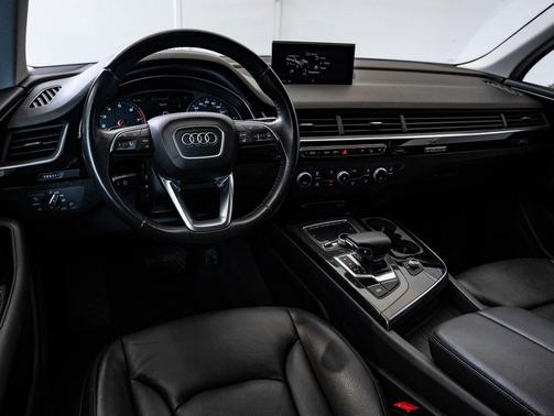 Carrara White 2019 Audi Q7 55 Premium