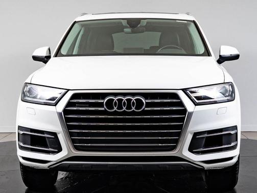 Carrara White 2019 Audi Q7 55 Premium