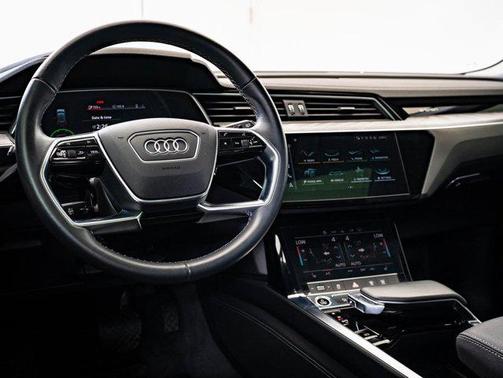 2022 Audi e-tron Premium