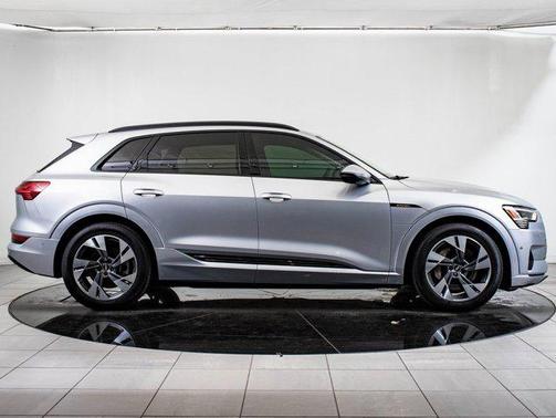 2022 Audi e-tron Premium