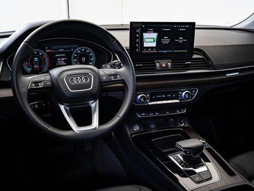 Brilliant Black 2025 Audi Q5 40 Premium