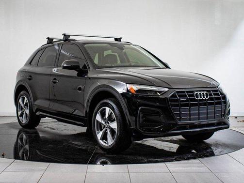 Brilliant Black 2025 Audi Q5 40 Premium