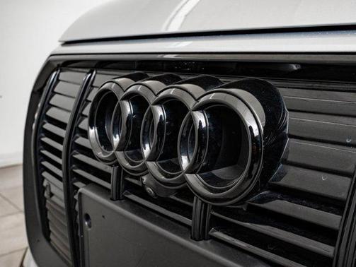 2022 Audi e-tron Premium