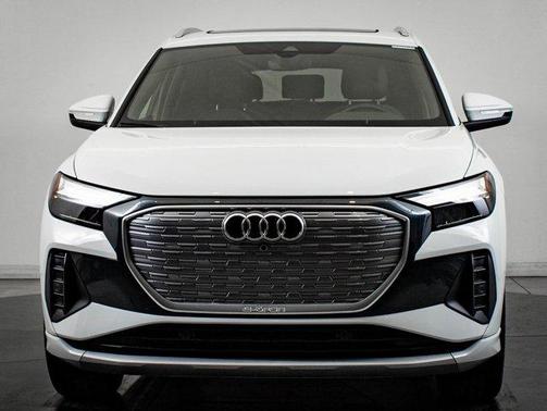 2022 Audi e-tron Premium Plus