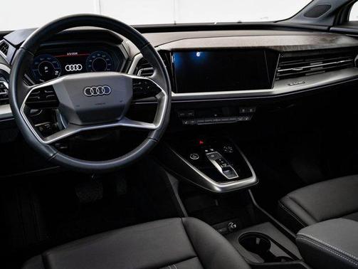 2022 Audi e-tron Premium Plus