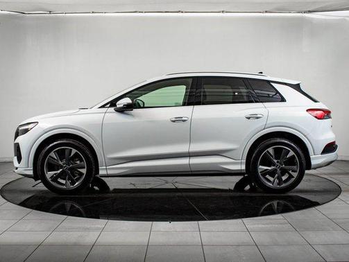 2022 Audi e-tron Premium Plus