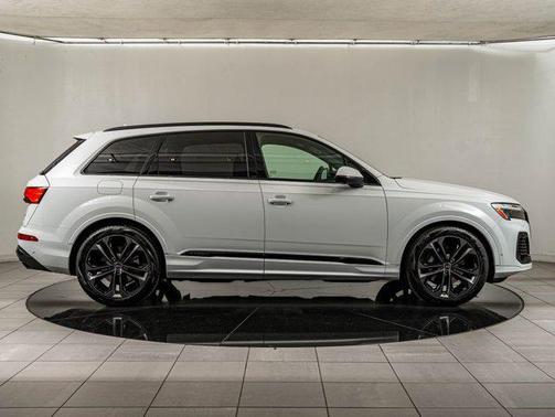 Glacier White 2025 Audi Q7 55 Premium Plus