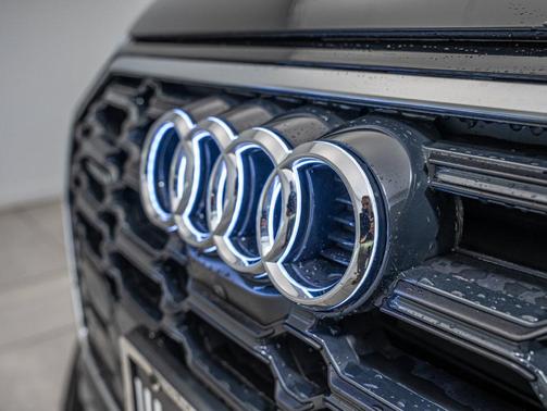 Mythos Black Metallic 2023 Audi Q5 45 S line Prestige