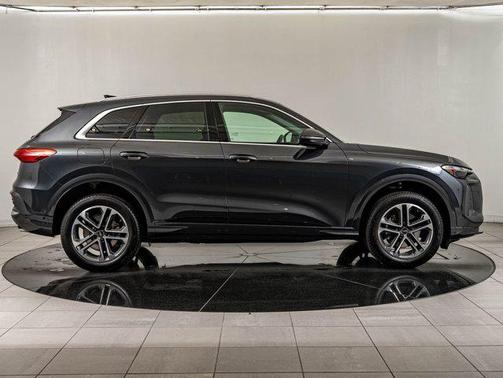 Tambora Gray Metallic 2025 Audi Q5 Premium TFSI quattro S tronic