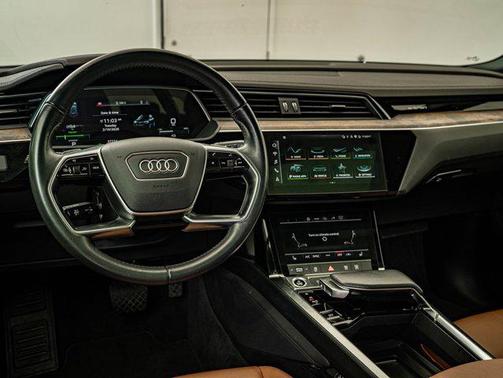 2021 Audi e-tron Premium