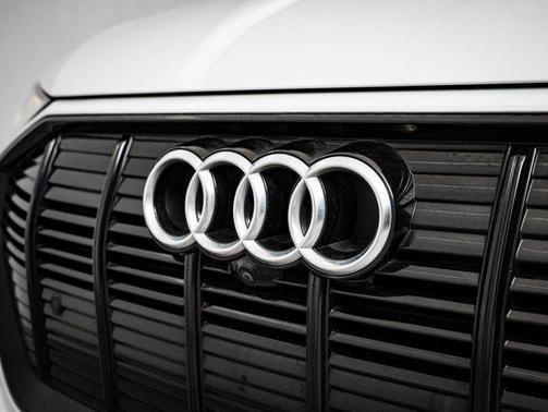 Glacier White 2021 Audi e-tron Premium