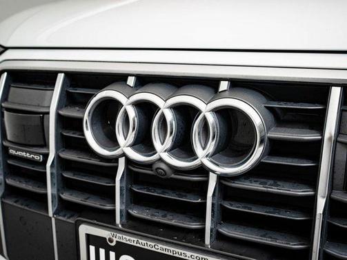 2022 Audi Q7 55 Premium Plus