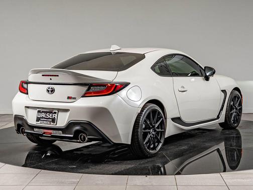 Halo 2024 Toyota GR86 Premium