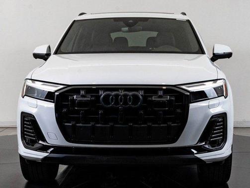 Glacier White 2025 Audi Q7 55 Premium Plus