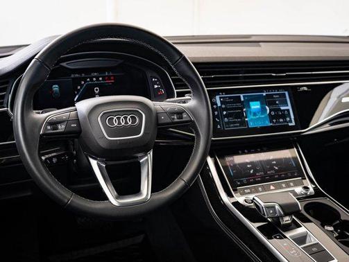 2025 Audi Q7 45 Premium Plus