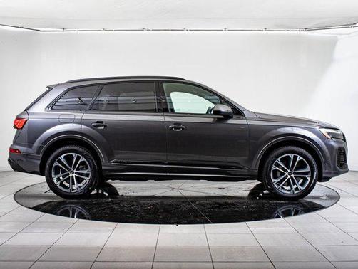 2025 Audi Q7 45 Premium Plus