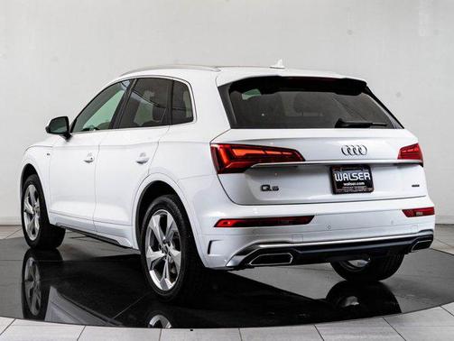 Ibis White 2023 Audi Q5 45 S line Premium Plus