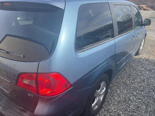 2011 Volkswagen Routan SE