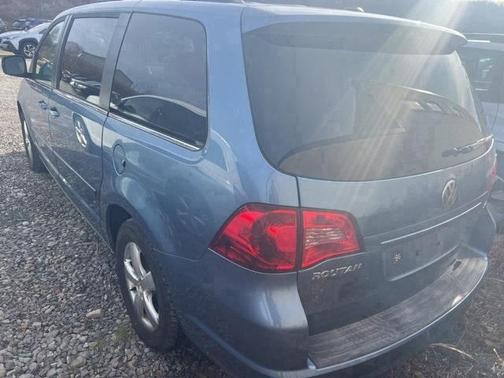 2011 Volkswagen Routan SE
