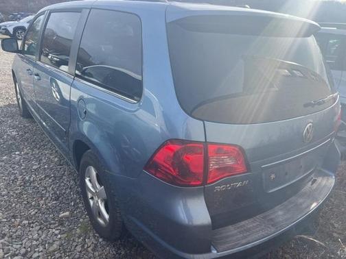 2011 Volkswagen Routan SE