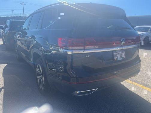 Deep Black Pearl Effect 2025 Volkswagen Atlas 2.0T SE