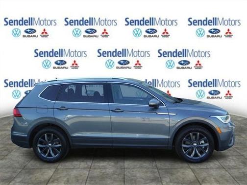Platinum Gray Metallic 2024 Volkswagen Tiguan 2.0T SE