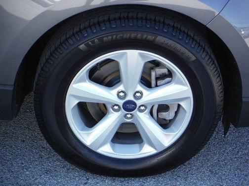 Gray Metallic 2021 Ford Edge SE