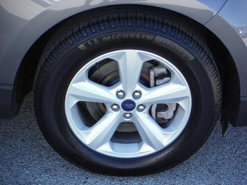 Gray Metallic 2021 Ford Edge SE