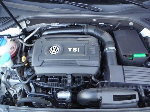 Pure White 2017 Volkswagen Passat 1.8T R-Line