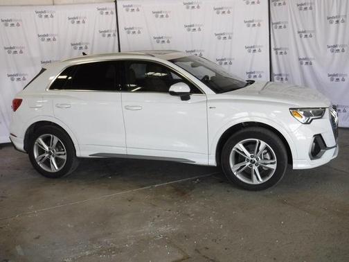 2022 Audi Q3 45 S line Premium