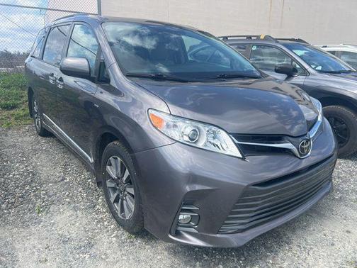 2020 Toyota Sienna XLE