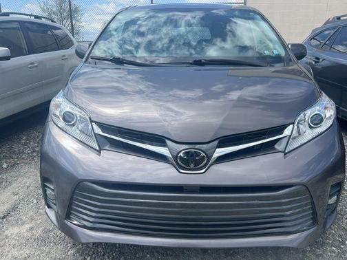 2020 Toyota Sienna XLE