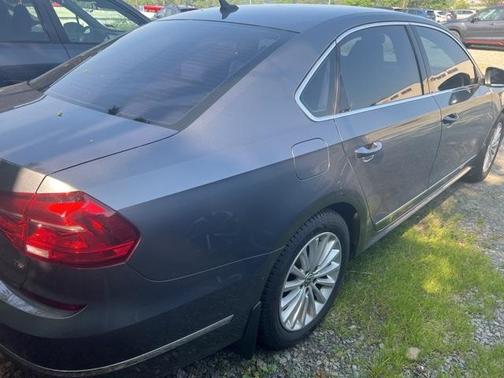 2016 Volkswagen Passat 1.8T SE