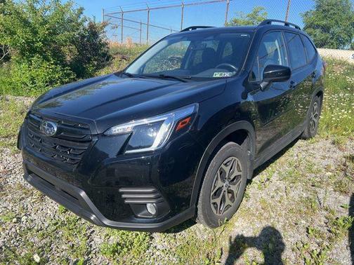 Crystal Black Silica 2023 Subaru Forester Premium