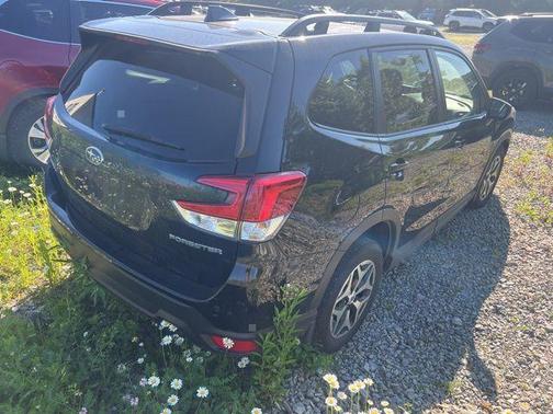 Crystal Black Silica 2023 Subaru Forester Premium