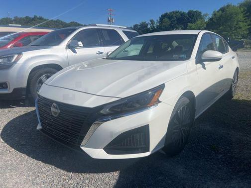 White 2023 Nissan Altima 2.5 SV