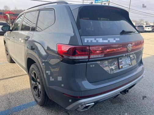 Pure Gray 2024 Volkswagen Atlas 2.0T Peak Edition SE w/Technology
