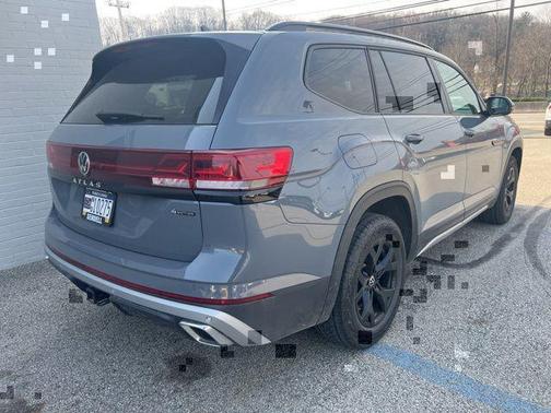 Pure Gray 2024 Volkswagen Atlas 2.0T Peak Edition SE w/Technology