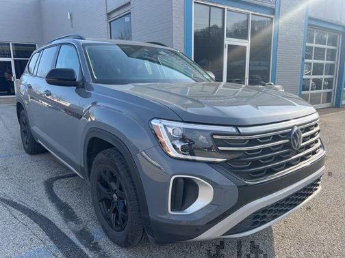 Pure Gray 2024 Volkswagen Atlas 2.0T Peak Edition SE w/Technology