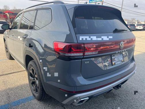 Pure Gray 2024 Volkswagen Atlas 2.0T Peak Edition SE w/Technology