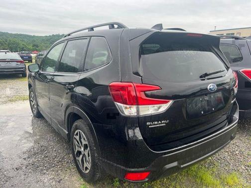 Dark Gray Metallic 2018 Subaru Forester 2.5i Premium
