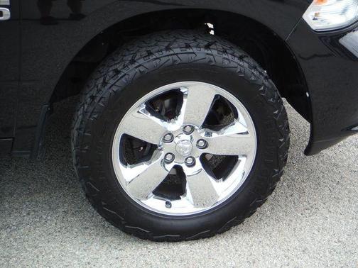 Brilliant Black Crystal Pearlcoat 2018 RAM 1500 Express