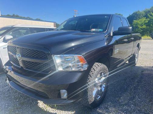Brilliant Black Crystal Pearlcoat 2018 RAM 1500 Express