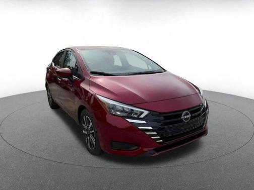 Scarlet Ember 2025 Nissan Versa 1.6 SV